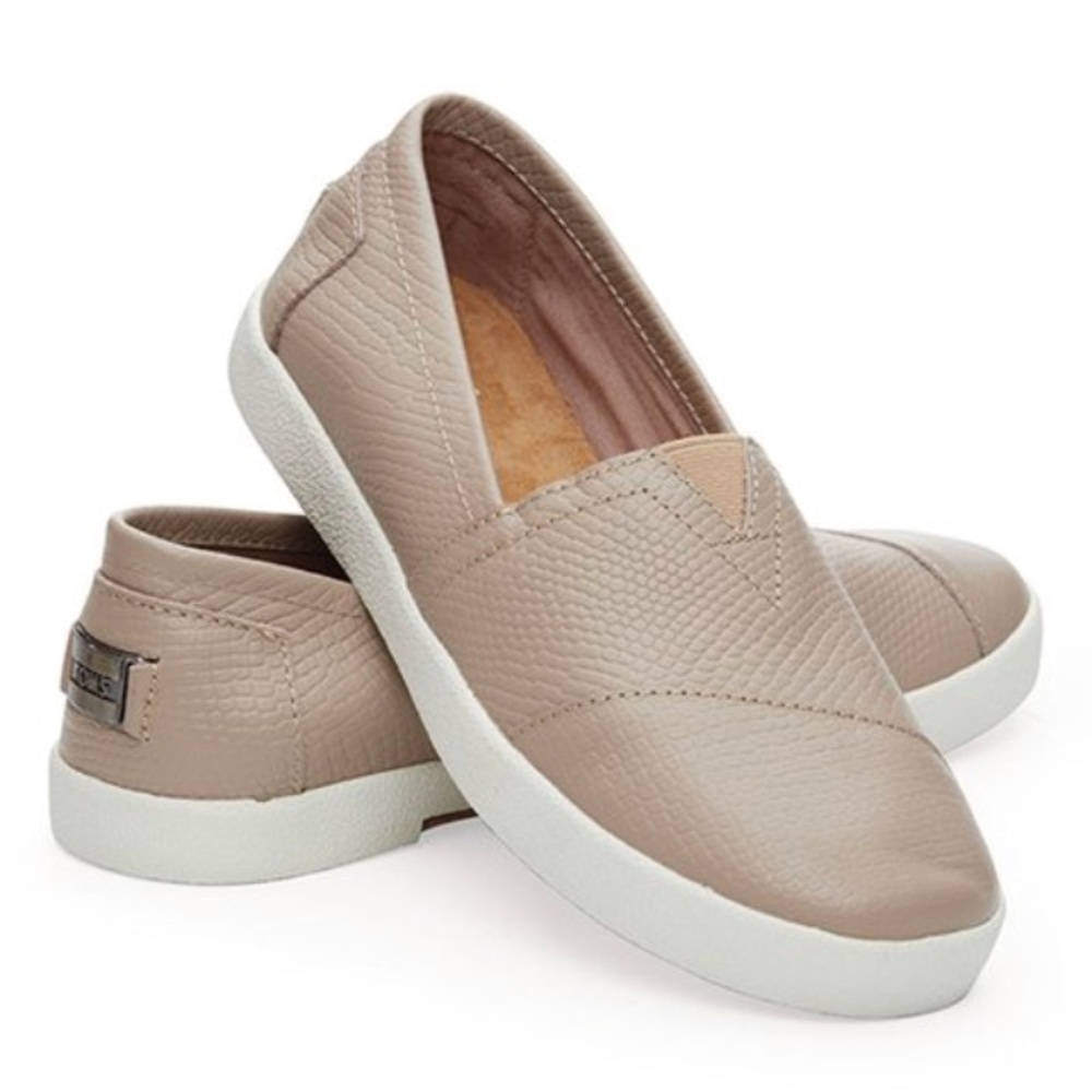 TOMS slip on leather Avalon shoes